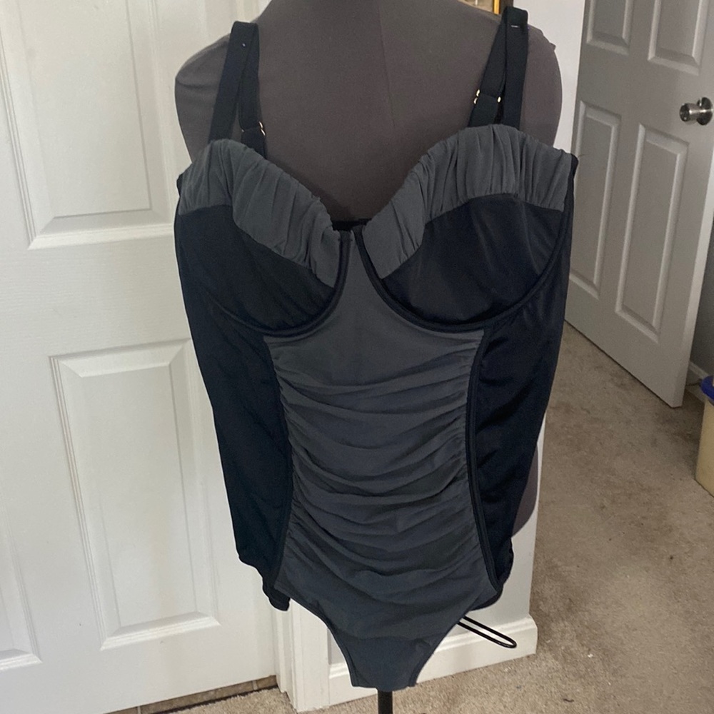 SwimSuitsforAll Tropiculture Black & Grey One Piece Swimsuit NEVER WORN